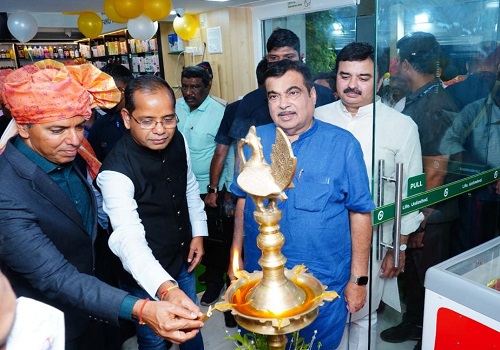 Nitin Gadkari inaugurates Wellness Forever’s first store in Nagpur