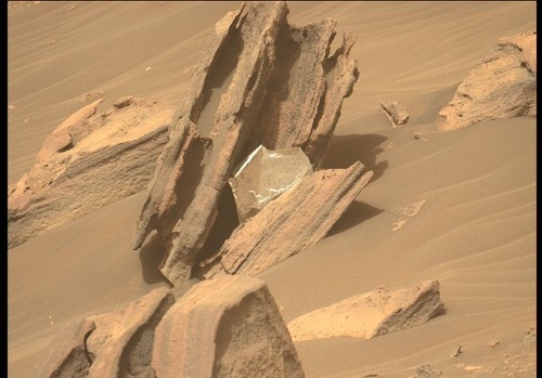 NASA Mars rover spots shiny foil piece between rocks