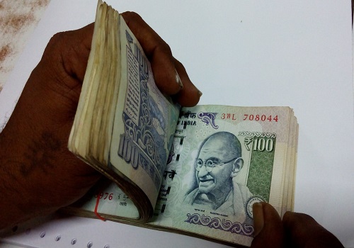 India rupee hits record low amid sustained rise in global crude