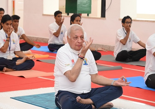 Kerala Governor, ministers take part in International Yoga Day celebrations