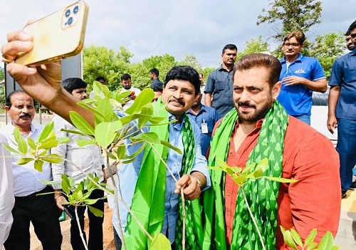 Salman Khan urges fans to plant trees