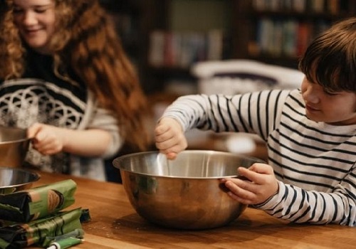 5 reasons to bring kids into the kitchen