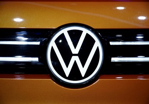 Volkswagen to invest over $20 bn to build Electric Vehicle batteries