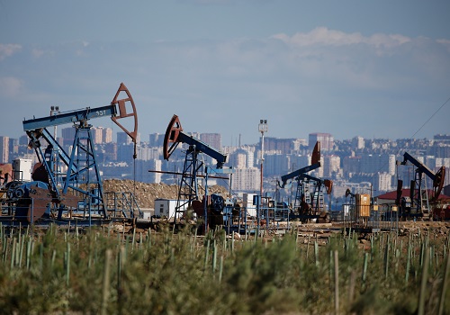 Oil prices tumble more than $4 ahead of potential large U.S. rate hike