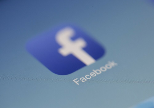 Facebook tests way to add up to 5 profiles via single account