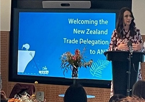 New Zealand PM in Australia to boost trade ties