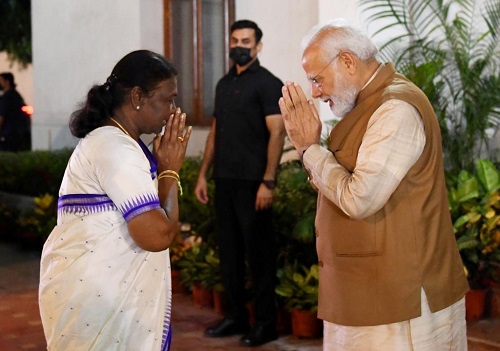 Prime Minister meets Droupadi Murmu after her victory