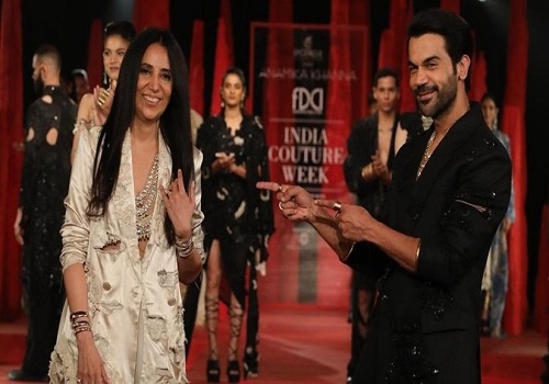 True to form Anamika Khanna dazzles in Finale show