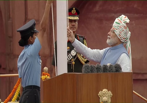  Prime Minister Narendra Modi hoists Tricolour at Red Fort; remebers freedom fighters