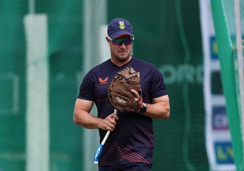 Key to beating England in Tests is to`stop their momentum`, says SA coach Boucher