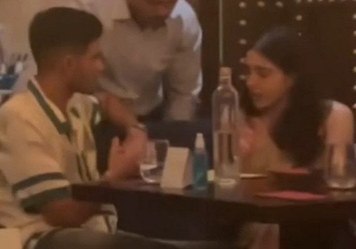 Sara Ali Khan Ke Xxxx Video - Sara Ali Khan seen having dinner with cricketer Shubman Gill at Mumbai  restaurant