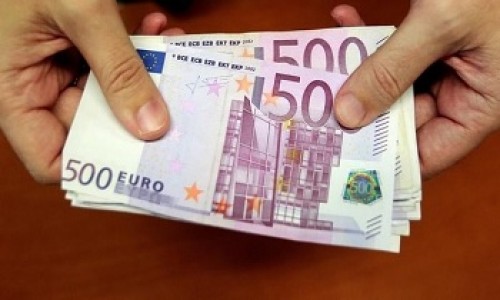 Euro slips back below parity, Norwegian krone falls on planned cbank FX purchases