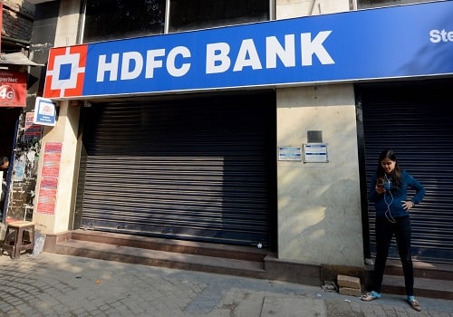 HDFC Bank surges on raising Rs 3000 crore through bonds