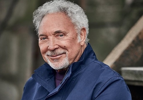 Tom Jones promises to perform live till he`s 100 years old