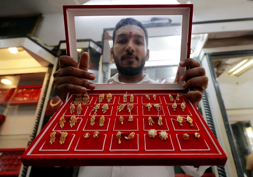 Gold prices edge lower on steady dollar, Fed rate-hike jitters