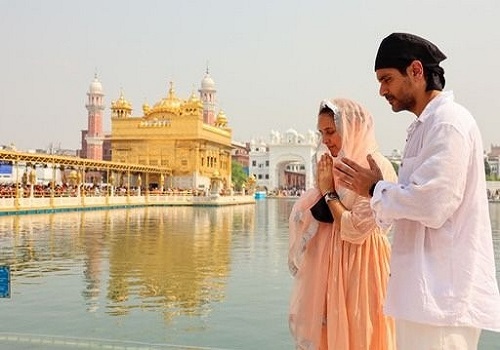 Angad, Neha Dhupia celebrate son`s first birthday at Golden Temple