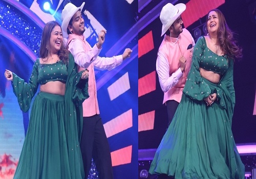 Indien Aktar Naha Kakkar Xxx - Neha Kakkar shakes a leg to `O Saathi Chal` on `Indian Idol 13`