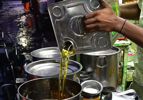 Government exempts edible oil wholesalers, big chain retailers from stock limit order