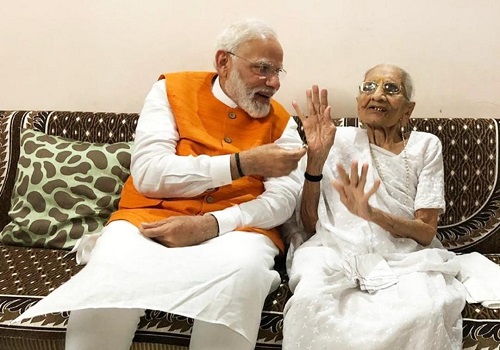 President, Vice President, others mourn demise of PM Narendra Modi`s mother Heeraben