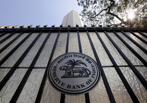 Indian banks` loans rose 17.2% y/y in two weeks to November 18 - central bank