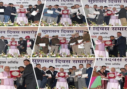 Haryana Chief Minister gives 22 Good Governance awards