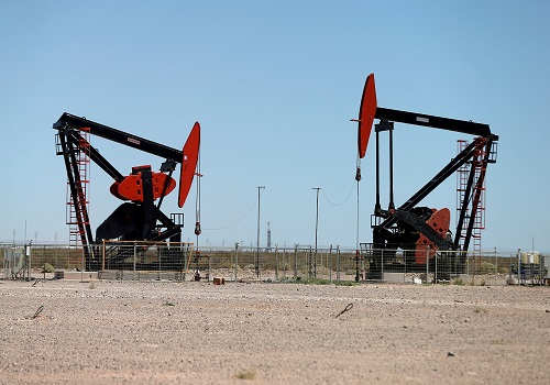Oil gains on uncertainty over U.S. pipeline restart, Russian supplies