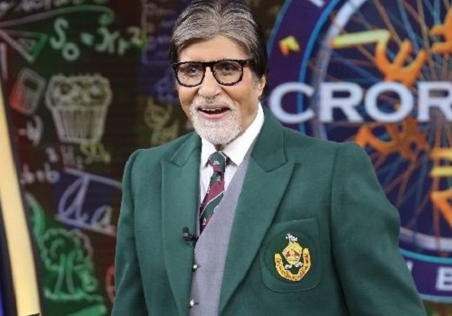 Amitabh Bachchan dons school dress for `KBC Juniors` sepcial episode