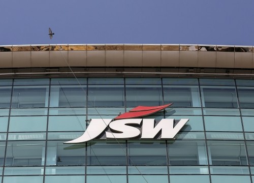 India's JSW Steel Q3 profit slumps on beleaguered exports