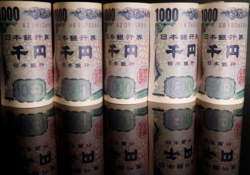 Recessions risks knock stocks, speculators drawn back to yen