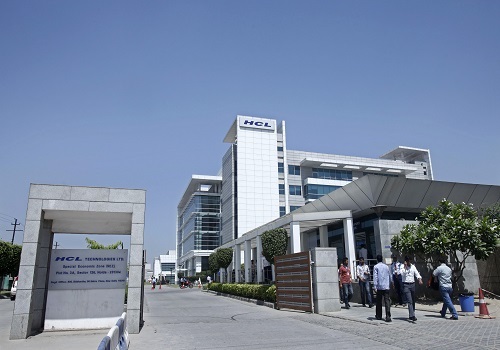 India`s HCLTech falls after lowering full-year revenue view