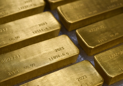 Gold rebounds but holds below $1,900/oz level on Fed fears, firm dollar