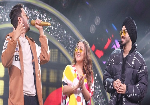 Neha Kakkar gifts sunglasses to 'Indian Idol 13' contestant