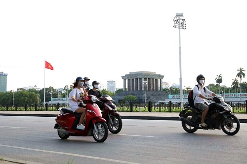 Vietnam cuts retail fuel prices slightly