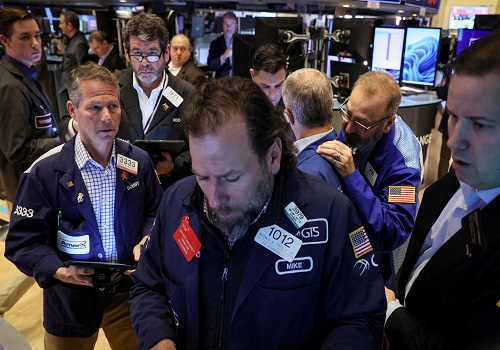 Wall Street dives, Treasury yields tumble as bank worries spread