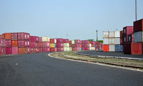 India`s merchandise exports fall 13.89% in March