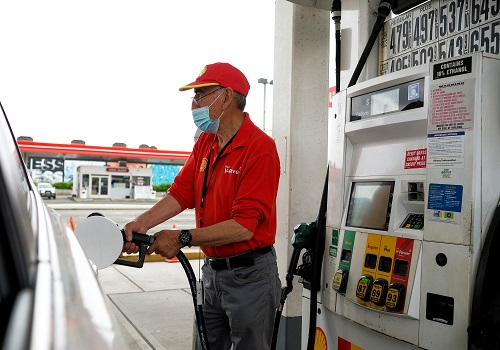 Oil prices rise on strong fuel demand data