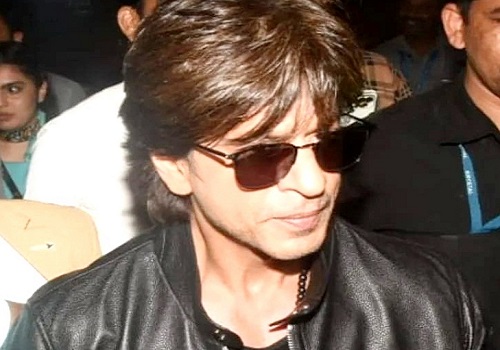 SRK pushes intruding fan's hand aside as he walks out of Mumbai airport