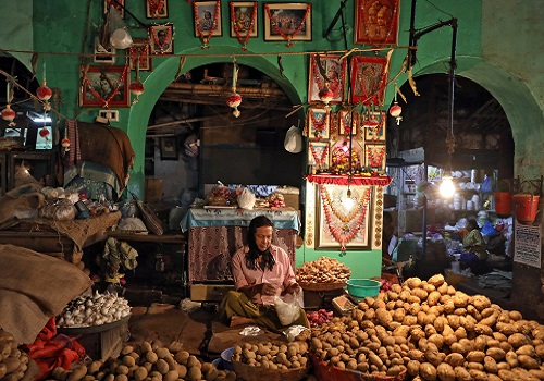 India`s retail inflation may ease to cenbank`s 4% target in May - economists