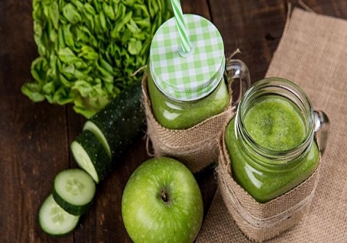 Healthy smoothie and juice recipes for energy and vitality