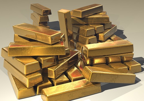 Commodity Article : Gold extends gains, Oil settles marginally higher Gold slips lower as dollar strengthens; Oil prices witnessed a sharp pullback Says Prathamesh Mallya, Angel One
