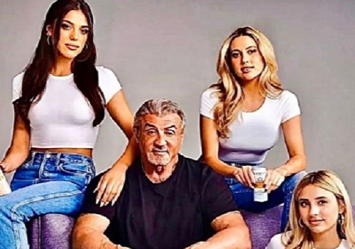 Sylvester Stallone writes breakup texts on behalf of his daughtersh
