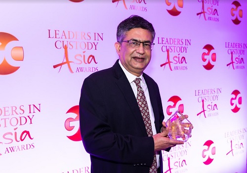 Shri Ashishkumar Chauhan, MD & CEO, NSE honored with Lifetime Achievement award by Global Custodian in Singapore
