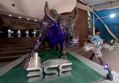 IT, auto stocks help Indian shares hit new highs