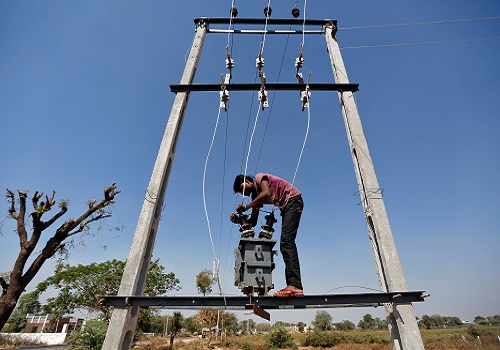 India to cut daytime power tariffs, raise fees for night use