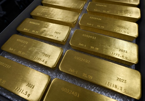 Gold set for weekly rise on Fed rate pause expectations