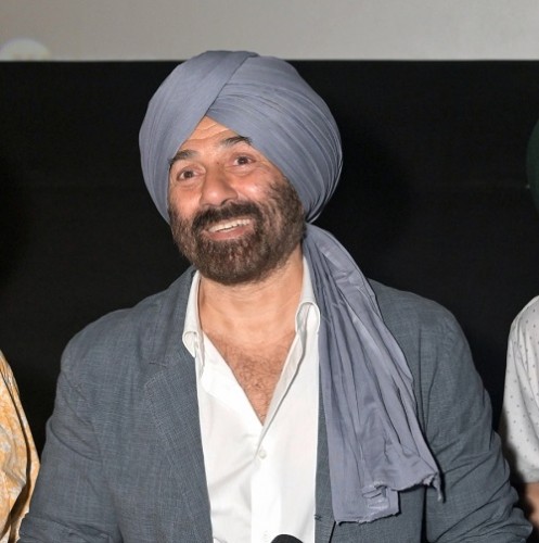 Sunny Deol meets his 'loving fans' as he promotes 'Gadar 2' in national capital