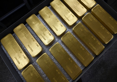 Gold gains on weaker dollar, traders focus on Federal Reserve decision