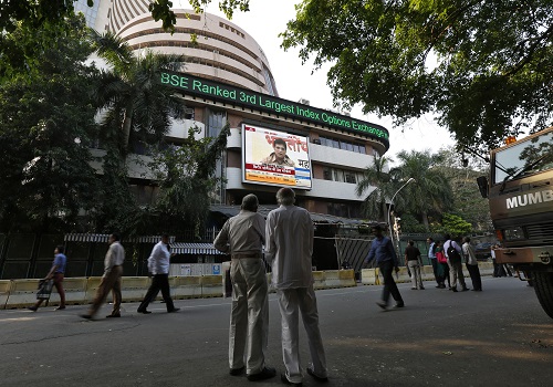Reliance Industries, HDFC Bank lift Indian shares to fresh highs