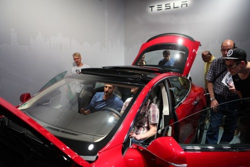 Tesla to provide more info on driver alert system as US agency probes Autopilot