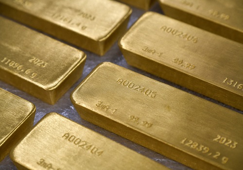 Gold near one-month high on hopes of Fed nearing end of rate hikes